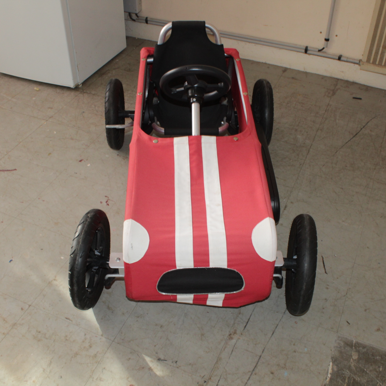 Voir photo 4 de Voiture à pédale vintage Tomazino Voiture à pédale vintage Tomazino Bon état - Vue 4 -